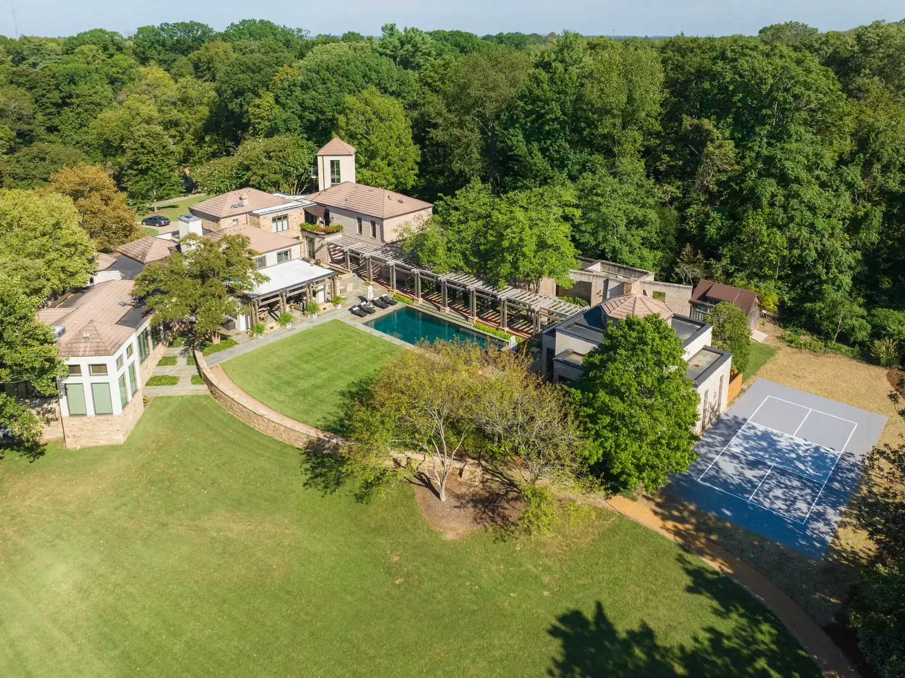 Private residence court 9